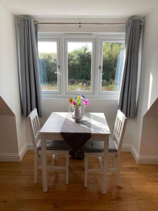 The Hideaway - Village Retreat With Woodland Views Smeeth Eksteriør billede
