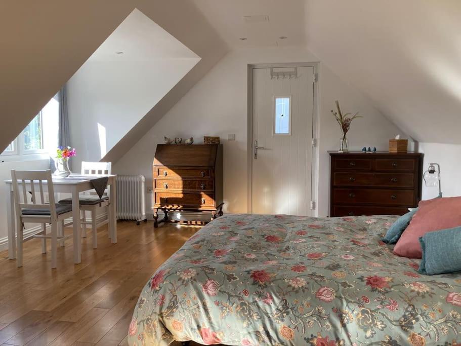 The Hideaway - Village Retreat With Woodland Views Smeeth Eksteriør billede