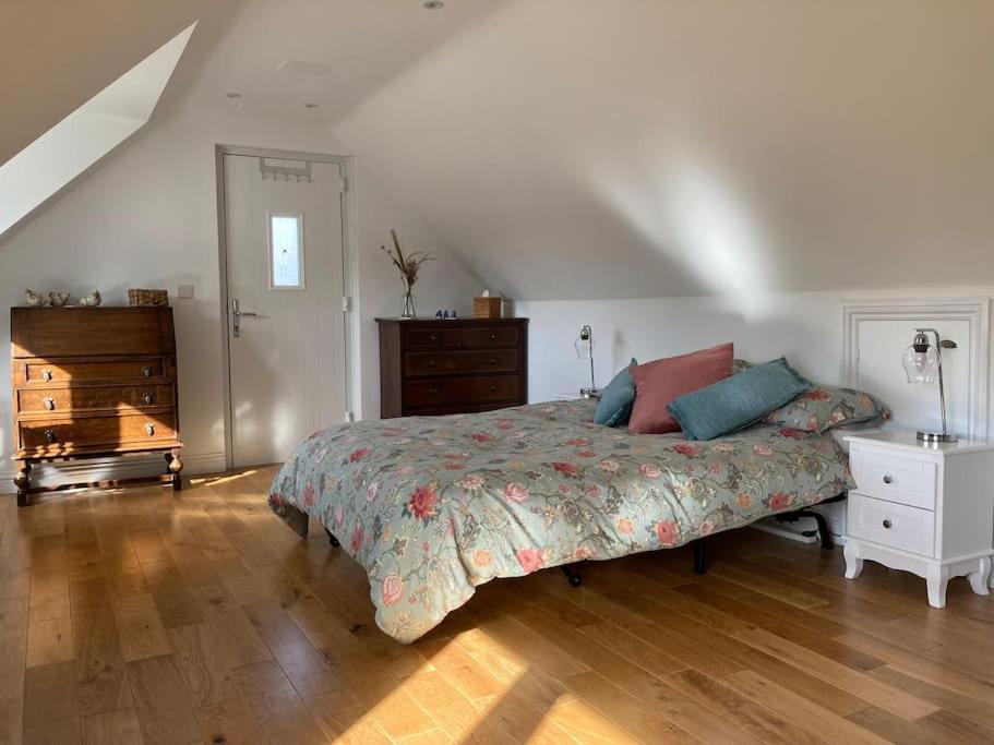 The Hideaway - Village Retreat With Woodland Views Smeeth Eksteriør billede