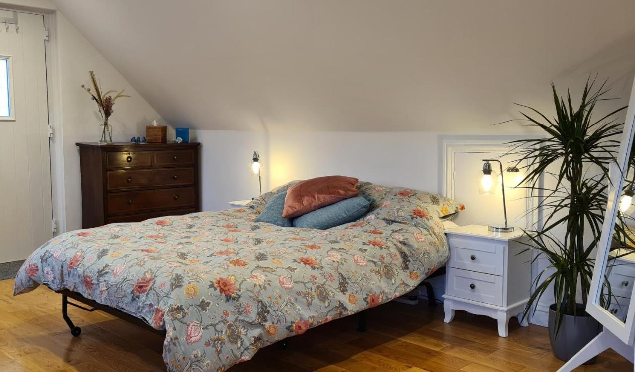 The Hideaway - Village Retreat With Woodland Views Smeeth Eksteriør billede